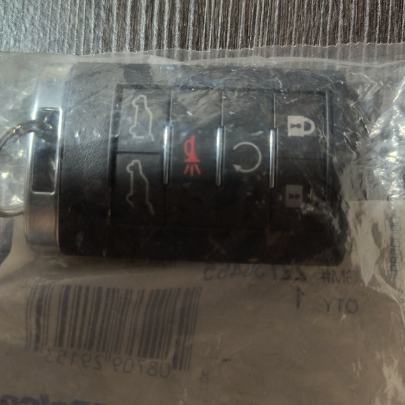 Cadillac key fob - Picture 2 of 3